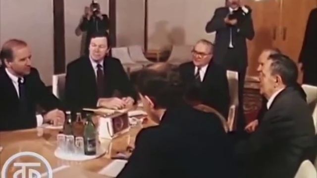 Джо Байден на встрече с Громыко в Кремле.