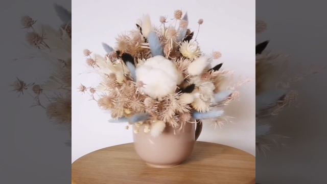 Круглая композиция в чашке с хлопком