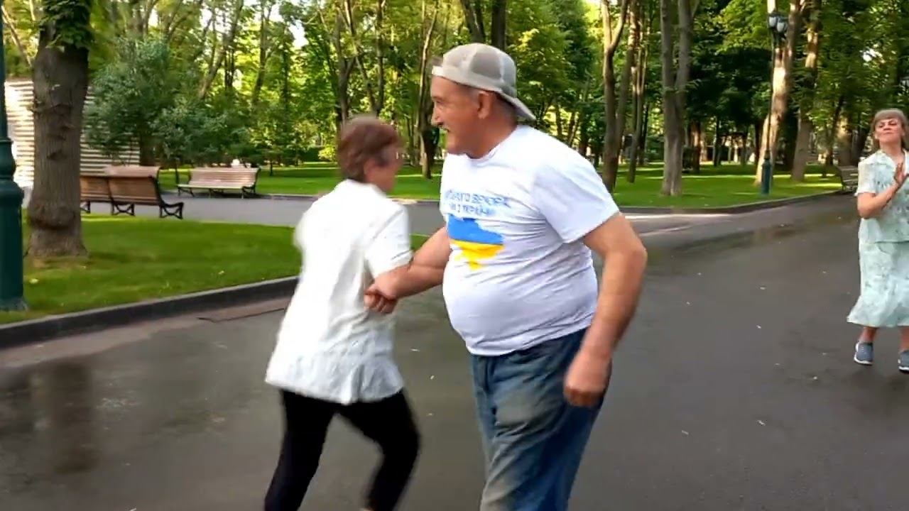 Харьков,Троица,танцы в саду,"Несе Галя..."
