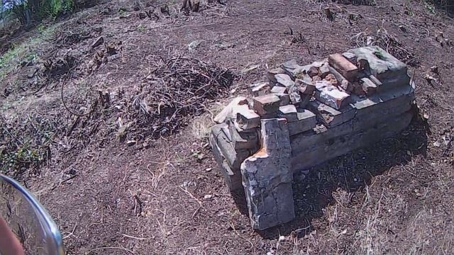 Памятная доска и склепы поволжских немцев на старом кладбище в Марксе