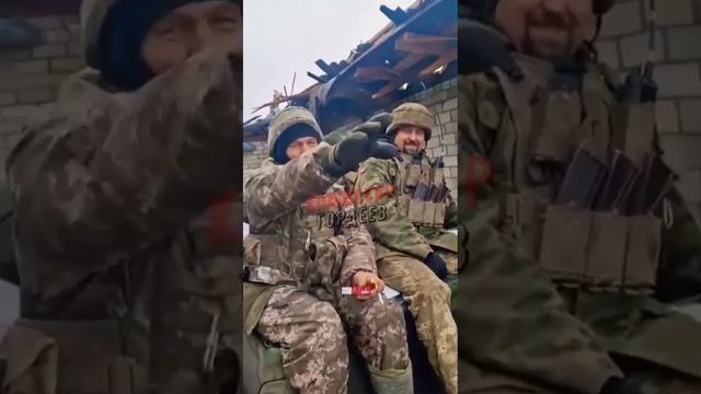 Лизунам немецких сапог скорейшего воссоединения со своим кумиром, пустившим себе пулю в голову.