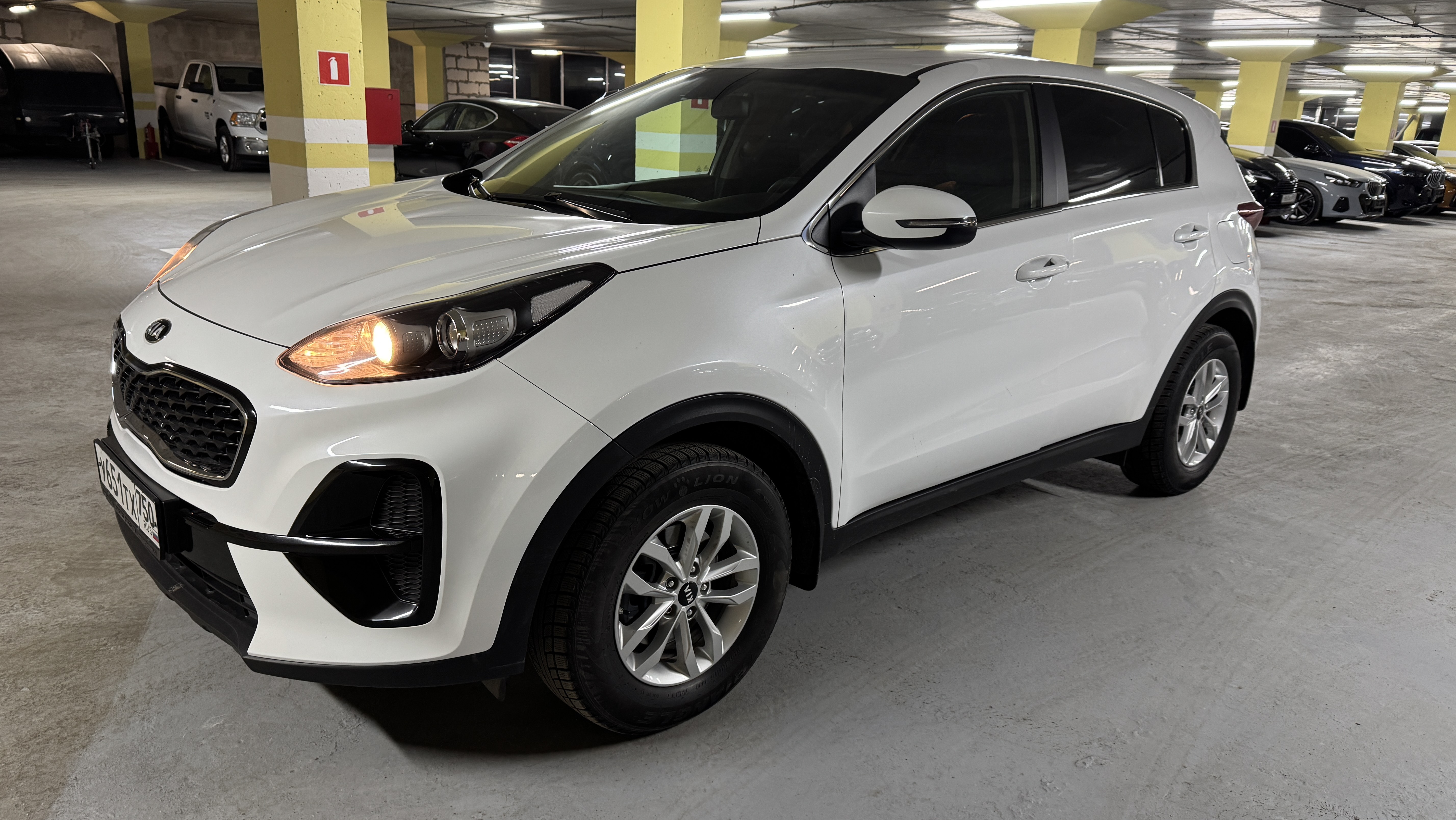KIA sportage 2019г, 2.0i-150ос, 80.000км, цена 2.000.000 рублей.