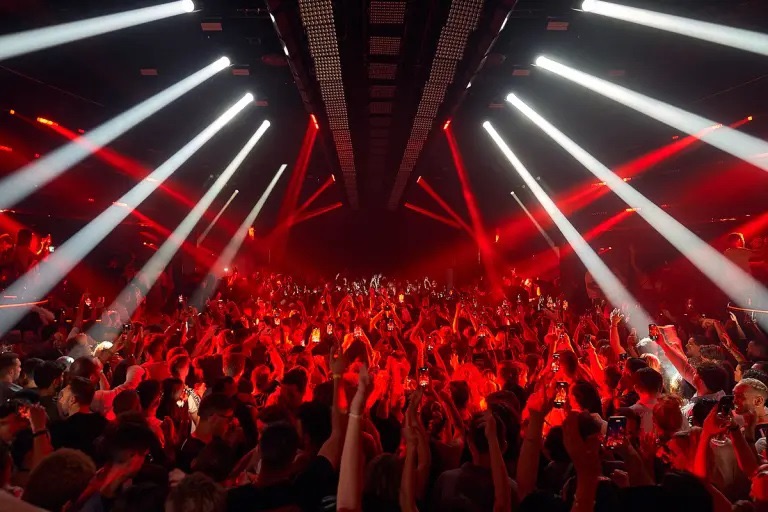 Танцуют все