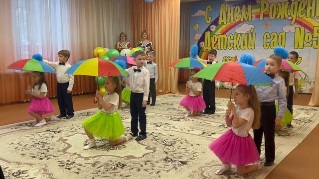 Танец с зонтиками на юбелее