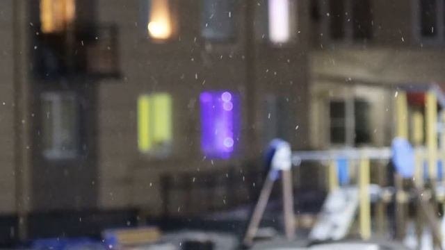 А у нас во дворе ...     Снег идёт ...