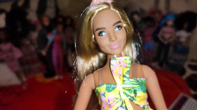 FASHIONISTAS 126 Кукла Barbie Игра с модой РЫЖЕВОЛОСАЯ (почему не понятно) в платье с цветами