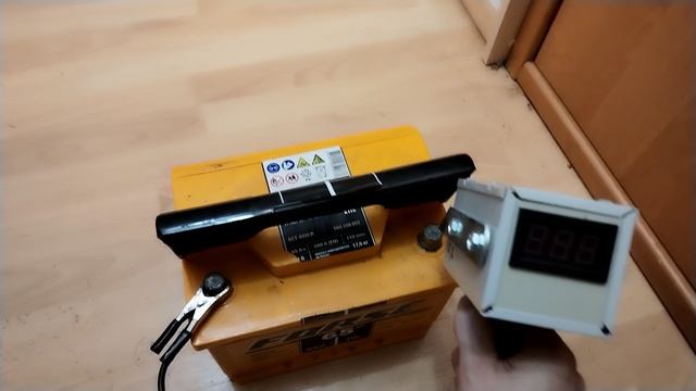 Какие показатели нагрузочной вилки после зарядки автомобильного аккумулятора.