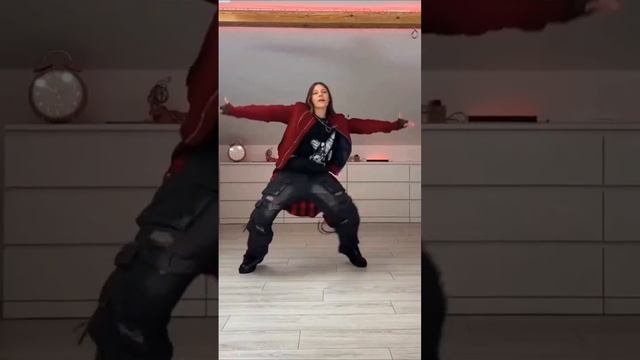 Новое прочтение старого клипа #dance #танцы #танец #круто #рекомендации #музыка