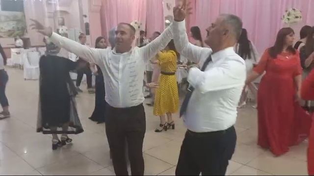 зажигаем на свадьбе.