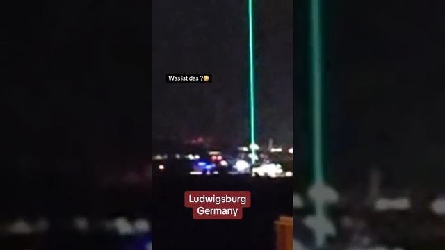 В небольшом городке Людвингсбург, что в Германии, люди стали свидетелями очень яркого зеленого луча