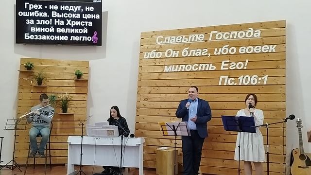 "ОН избит, обезображен...умирает на Кресте"