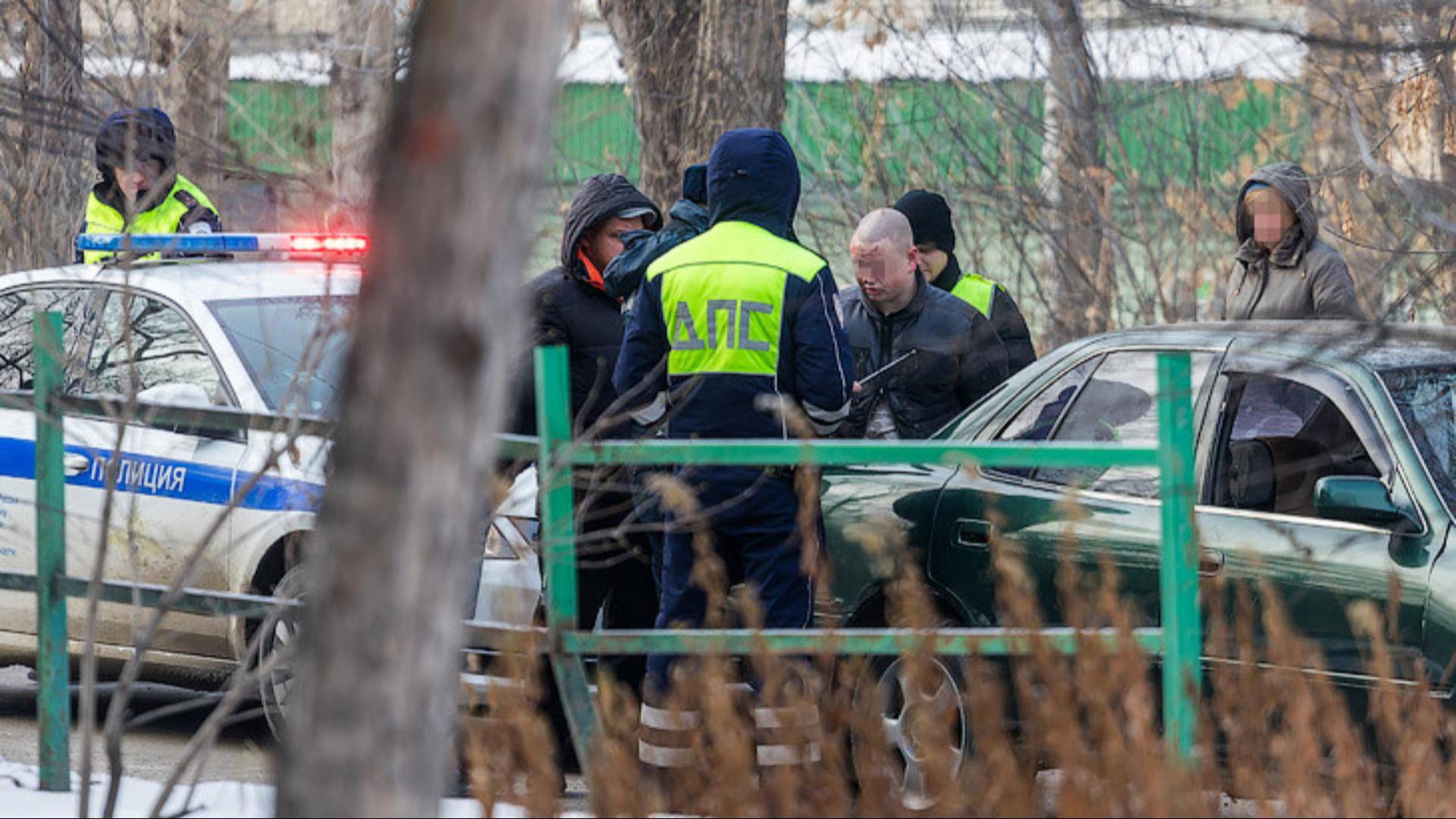 Погоня семи автомобилей ДПС за грабителями в Новосибирске попала на видео