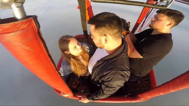 Предложение руки и сердца в корзине аэростата
