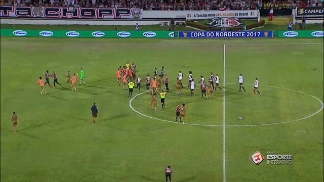 FECHOU O TEMPO! Após dividida, jogadores de Santa e Sport começam confusão generalizada