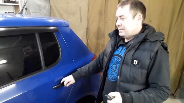 Кошмар... двери не запираются!!! Эксперимент с монеткой на ручке дверей. Skoda Fabia 2008 г. в.