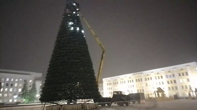 ëлка в Кирове на театральной площади