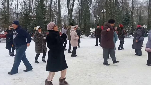 Як заграли музиченьки!!!🌻💃 Весёлые танцы в парке Горького!!!💃🌴Харьков 💃🌹Февраль 2021