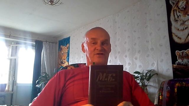 Книги Булгакова, такие как «Мастер и Маргарита» и «Белая гвардия».