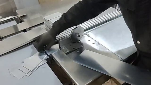 CSM-0.8 станок для продольно-поперечной резки металла. Нарезка заготовок  АМГ3 0.8мм 75х150 800 шт