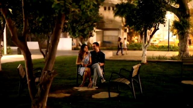 Couples in park on the bench_Footage_008_пары на скамейке