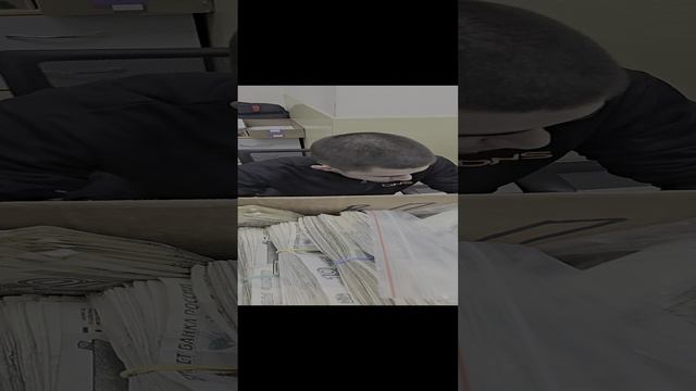 Разбили нашу копилку! 💰

Мы копили её целый год, откладывая по 10 рублей каждый день.