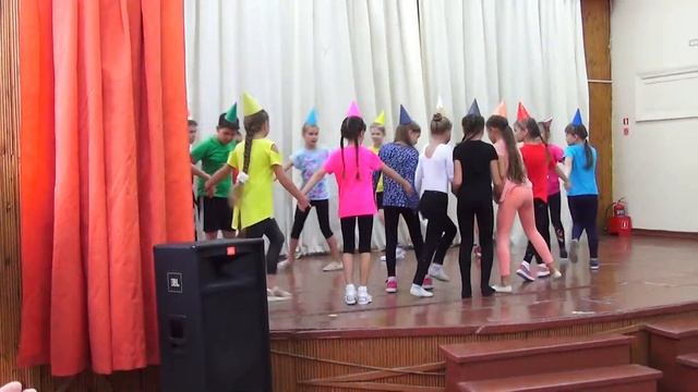 Танец карандаши