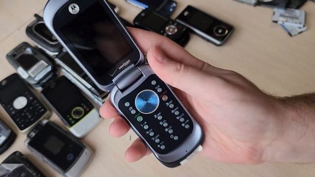 Большая распаковка инженерных прототипов телефонов Motorola