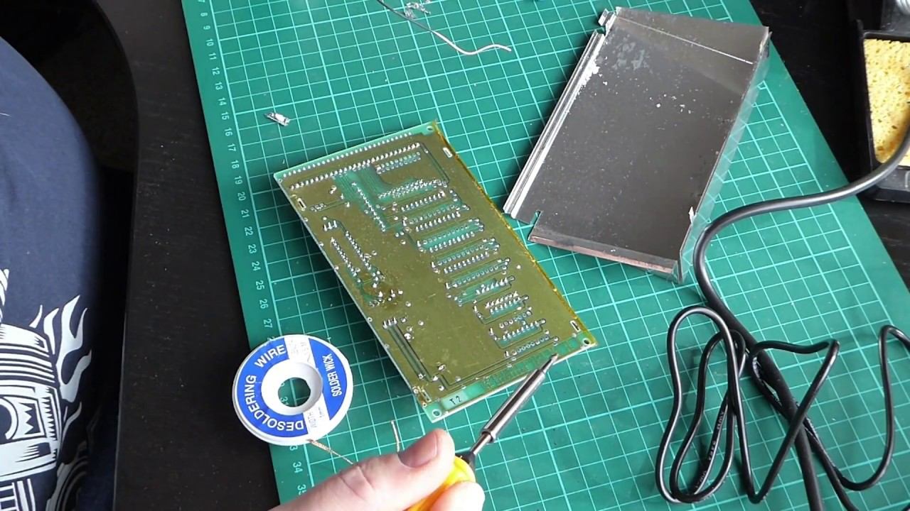 BLOCK002 - Removing the evil Varta battery from the Amiga A501 expansion!