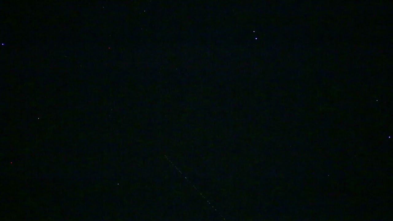 Пролёт StarLink через Большую Медведицу (14.09.2021 20:28, Алматы)