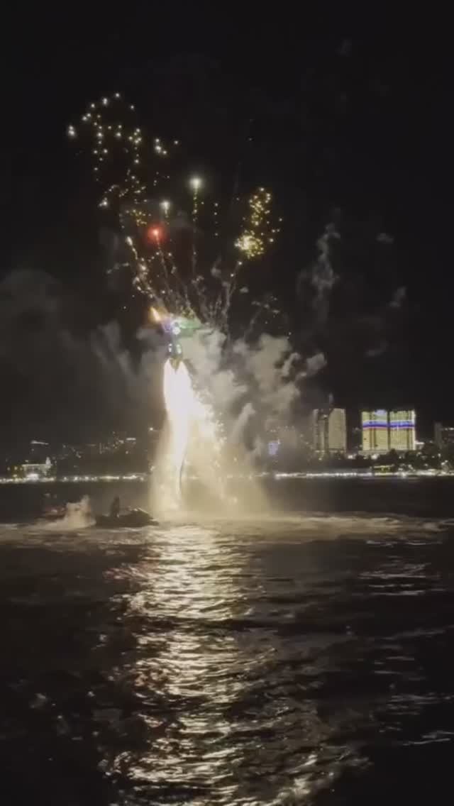 Флайбордический салют - ночное шоу в Сочи 💥🤩