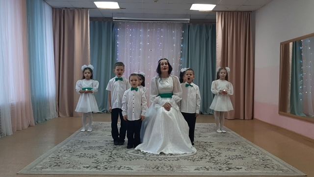 "Рождество" 
Рождественская колядка в обработке М. Кузнецовой, Л. Хариной