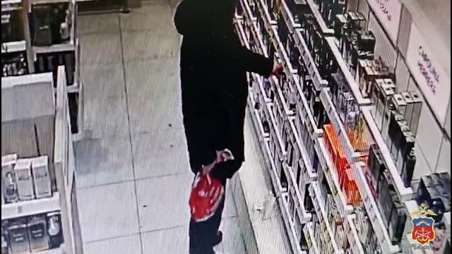 В областном центре оперативники задержали подозреваемого в краже парфюмерии из магазина