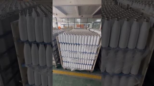 our workshop is very busy , produce 100000pcs of cola shape water bottle every week