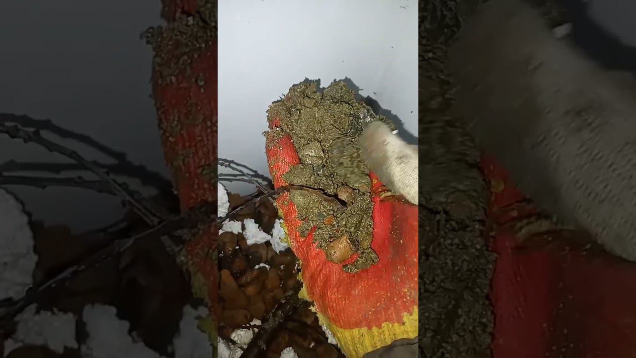 Дядя Витя начал заполнять высокие грядки в теплице. 13.02.23