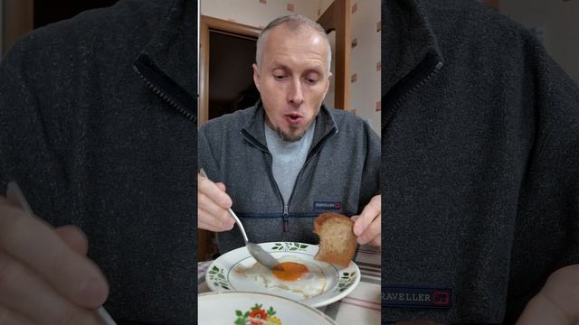 Техника поедания глазуньи