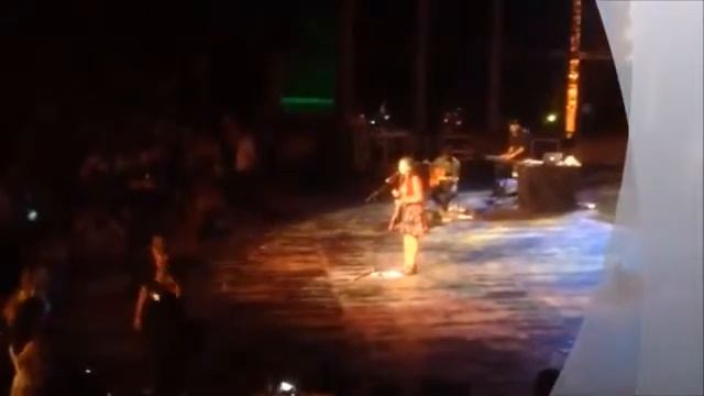 Comme Un Bateau—Indila Live Festival Internationale De Hammamet 2015