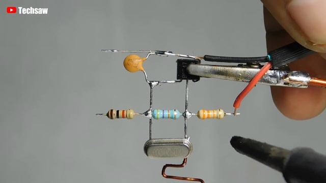 Mini_FM_Transmitter_100Mhz_Fixed_Frequency_No_Coil_Used