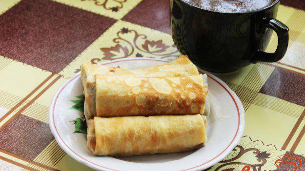 Блины с персиком и нутеллой