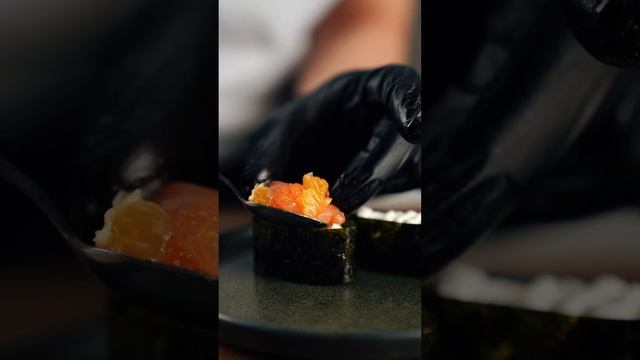 Суши с лососем и мандарином 🍊 #важнаярыба #eating #food #sushi #foodie #japan #fila #tasty