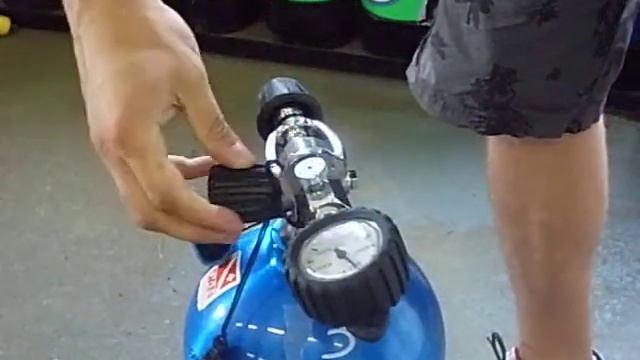 Scuba Tank Pressure Check with Twist Bleed