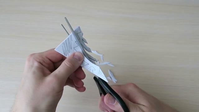 Как сделать снежинку из бумаги. Легкий способ как сделать снежинку. Оригами.