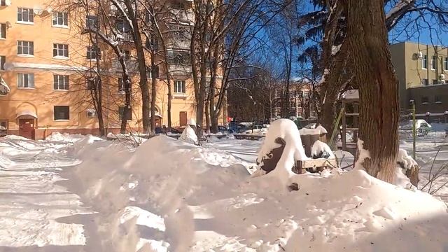 0958, зимняя видеозарисовка, февральский двор, город Орёл, улица Октябрьская, дом 22, мороз и солнце