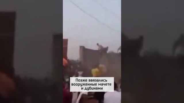 Более сотни чeлoвek yмepлu на футбольном стадионе из-за пенальти
