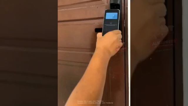 Умный дверной замок с датчиком отпечатка пальца, можно открывать смартфоном