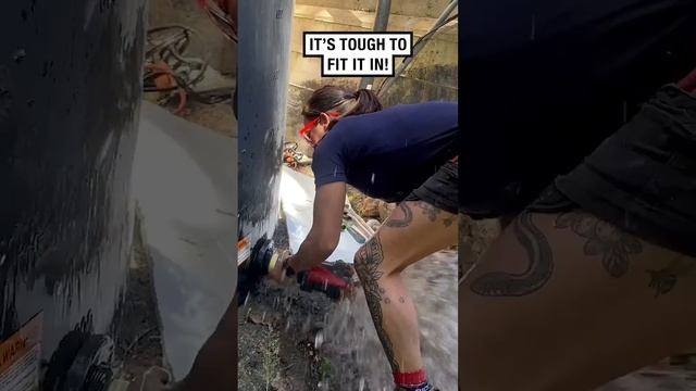 У меня так знакомый кран решил зимой на батареи поменять, весело было.