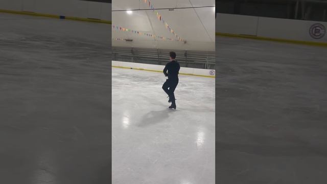 Фигуристы любители 🤭 @natasha_biser20-10 #фигурноекатание #любитель #каток #ice