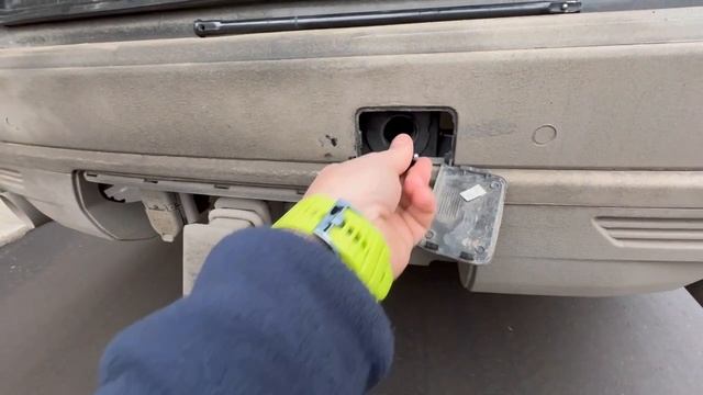 Как поменять запасное колесо на автомобиле Chevrolet Tahoe