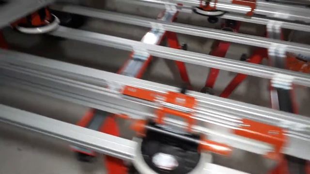 Masa de lucru MONTOLIT și sistema transport RAIMONDI,pentru gresie format mare.