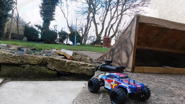 Beefy rc 1/24 ruckus v 1/24 onslaught