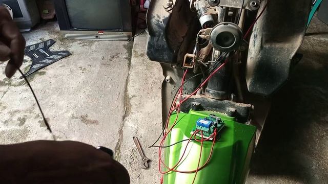 MEMASANG REMOT WIRELESS 2 CHANNEL PADA MOTOR MATIC,REMOT ANTI MALING.